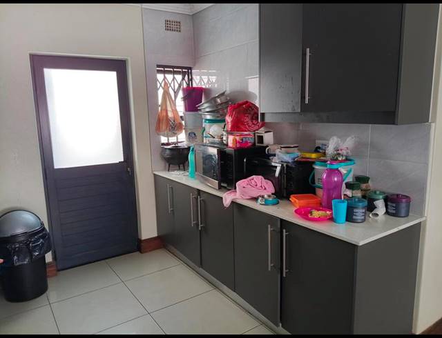 3 BEDROOM PROPERTY TO RENT IN GOODWOOD CENTRAL